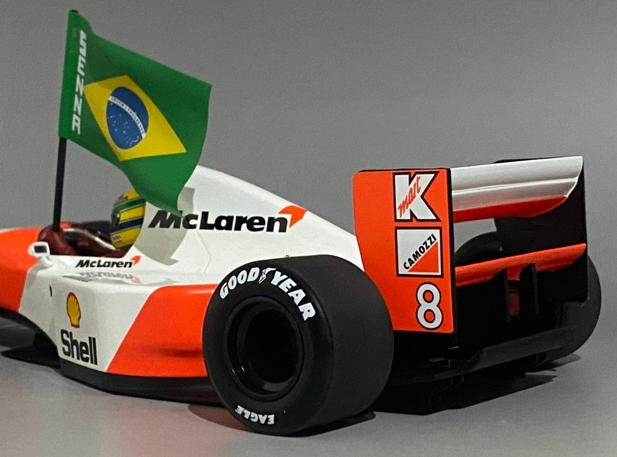1/18 F1 Marlboro McLaren MP4/8 Ayrton Senna Racing Car Coll. 1st