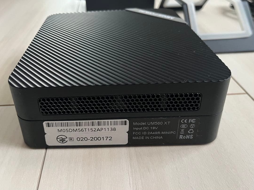 ミニPC Minisforum UM560XT